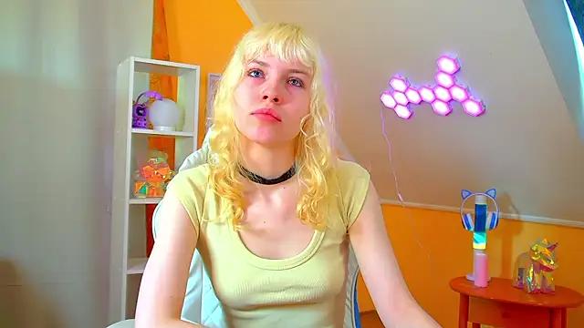 HannahHollis online show from 06.07.26