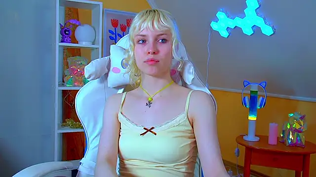 HannahHollis online show from 06.17.26