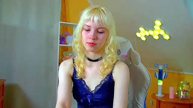 HannahHollis online show from 06.24.26