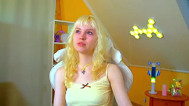 HannahHollis online show from 06.25.26