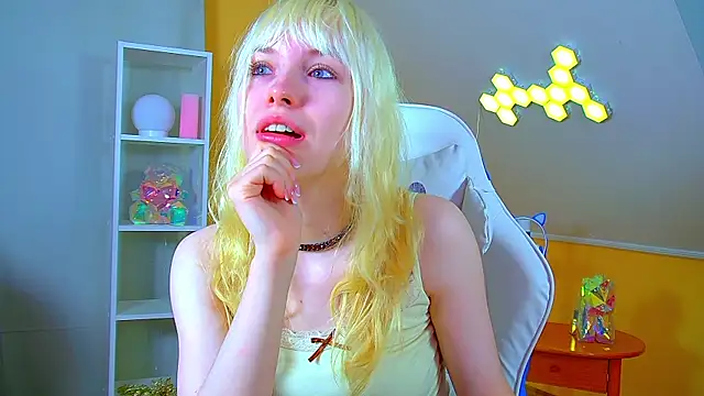 HannahHollis online show from 07.08.26