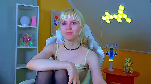 HannahHollis online show from 07.09.26
