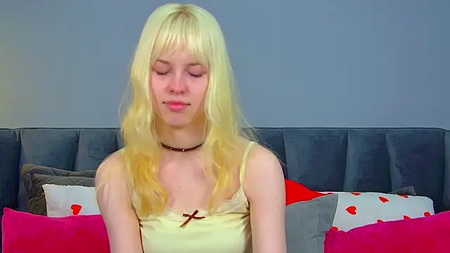 HannahHollis online show from 07.10.26
