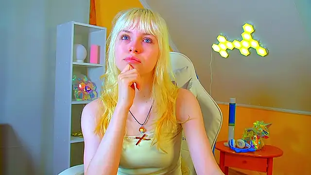 HannahHollis online show from 07.15.26