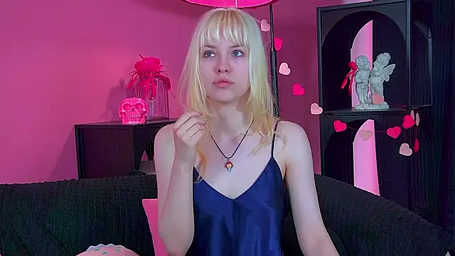 HannahHollis online show from 07.18.26