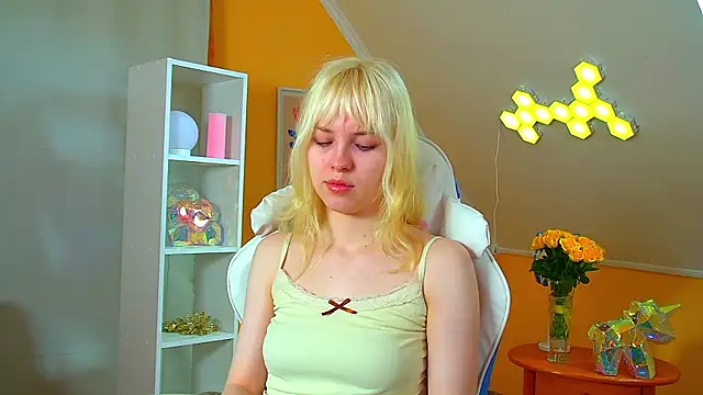 HannahHollis online show from 07.22.26