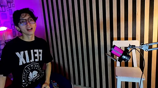 Twink Sebas7 online show from 04.22.26