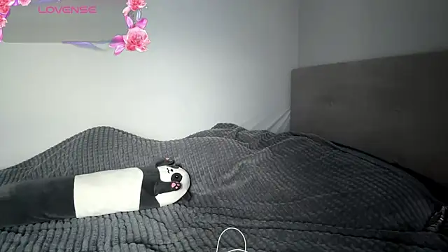 Snapshot of Thyeiysyla chatting on 04.11.26 Thyeiysyla online show from 04.11.26