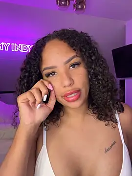 Snapshot of princessromyindy chatting on 04.19.26 princessromyindy online show from 04.19.26