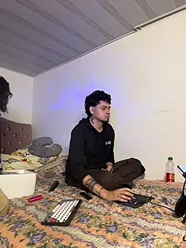 hotlatinocouple   online show from 04.23.26