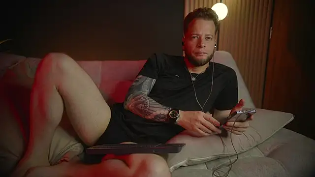 Snapshot of Axxel_Foxx chatting on 04.09.26 Axxel Foxx online show from 04.09.26