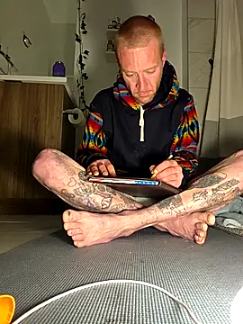 Snapshot of rawanduncut4u chatting on 04.09.26 rawanduncut4u online show from 04.09.26