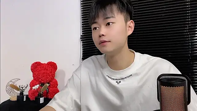 GUCCI-BOY1314 online show from 04.28.26