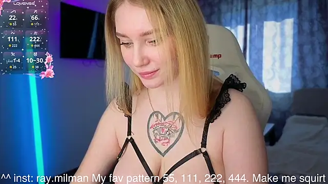 Snapshot of AliceMilr chatting on 04.10.26 AliceMilr online show from 04.10.26