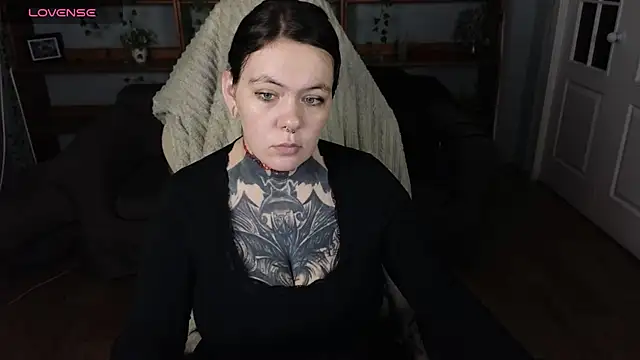 QwertyAnnie Lbo online show from 04.27.26