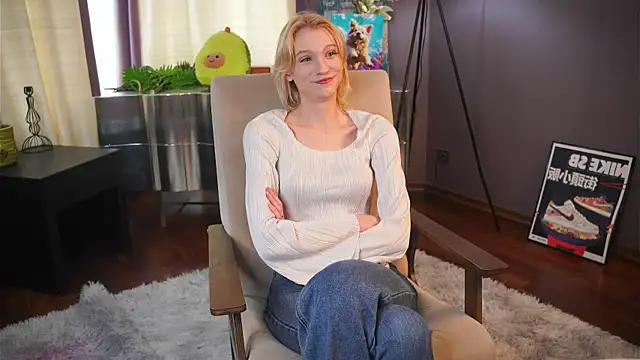 Snapshot of GildaThurgood chatting on 04.10.26 GildaThurgood online show from 04.10.26