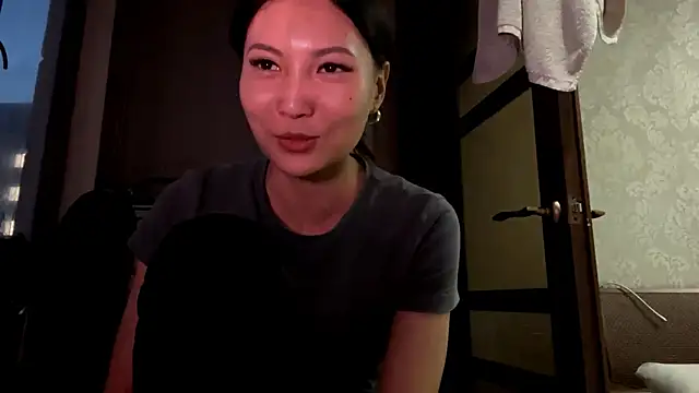 Snapshot of MiaPoison chatting on 04.14.26 MiaPoison online show from 04.14.26