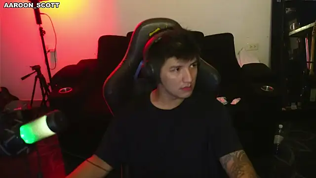 Snapshot of AAROON_SCOTT chatting on 04.10.26 AAROON SCOTT online show from 04.10.26