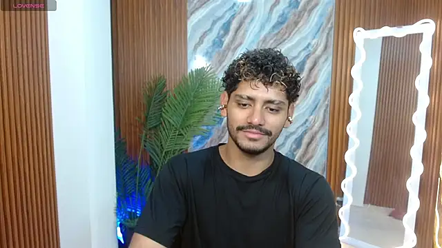 Snapshot of milo_tay chatting on 04.11.26 milo tay online show from 04.11.26