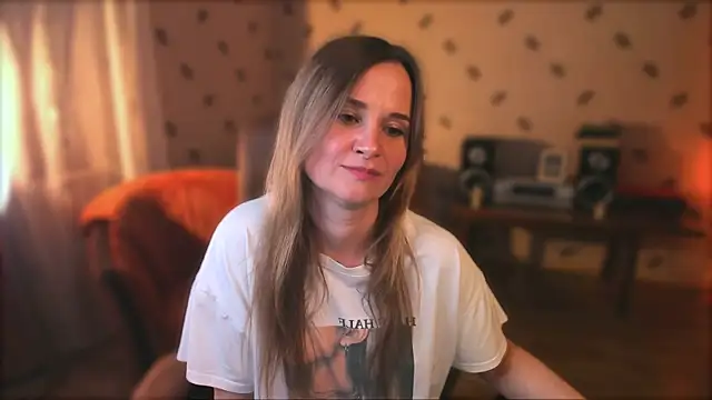 Snapshot of MiaSparkes chatting on 04.17.26 MiaSparkes online show from 04.17.26