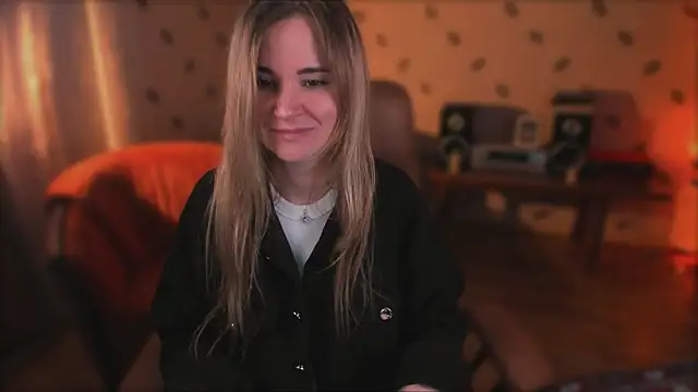 Snapshot of MiaSparkes chatting on 04.19.26 MiaSparkes online show from 04.19.26
