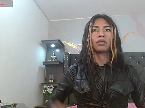 Naomisaenz01 online show from 05.30.26