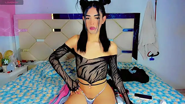 Snapshot of Naomisaenz01 chatting on 07.28.26 Naomisaenz01 online show from 07.28.26