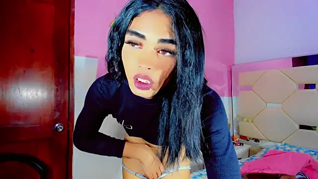 Snapshot of Naomisaenz01 chatting on 07.29.26 Naomisaenz01 online show from 07.29.26