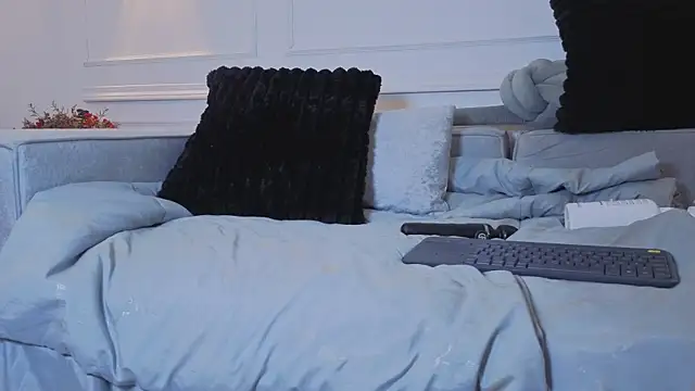 giigii hadidd online show from 06.09.26