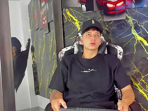 eithan boy  online show from 04.19.26