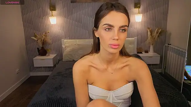 Amelia Broooks online show from 04.20.26