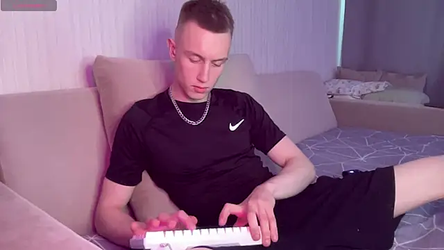 Travis Gracile online show from 05.09.26