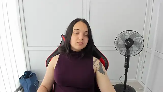 Snapshot of Caroline_cutte chatting on 06.16.26 Caroline cutte online show from 06.16.26