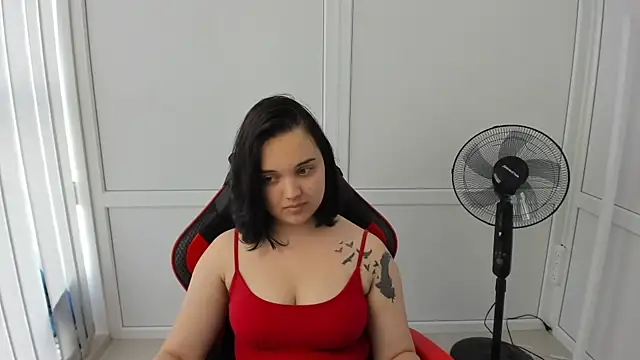 Snapshot of Caroline_cutte chatting on 06.17.26 Caroline cutte online show from 06.17.26