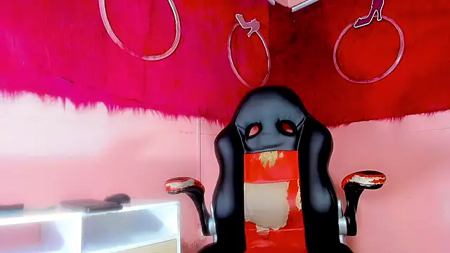 Leonela Castro  online show from 04.18.26