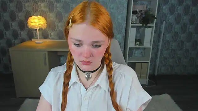 Emilly Hiil online show from 07.28.26
