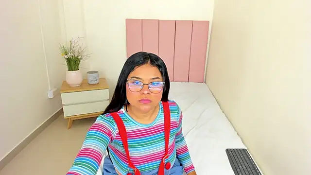 Mindy Claker online show from 05.06.26