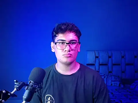 Snapshot of Andruetxx chatting on 04.13.26 Andruetxx online show from 04.13.26