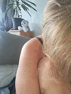 Blond lady czech online show from 07.25.26