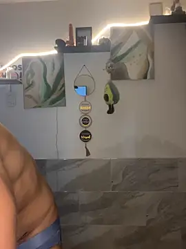 Snapshot of Emcapuchado_Josee chatting on 04.13.26 Emcapuchado Josee online show from 04.13.26