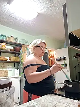 Snapshot of itsthatgirl chatting on 04.12.26 itsthatgirl online show from 04.12.26