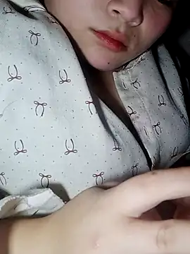 Snapshot of Anne-Rose chatting on 04.11.26 Anne-Rose online show from 04.11.26