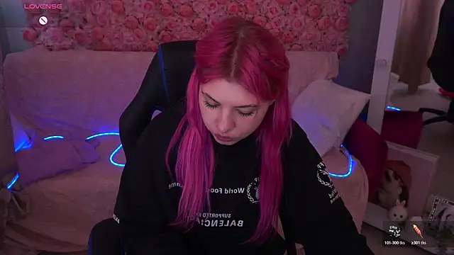 PinkyTrix online show from 05.01.26