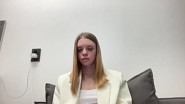 Snapshot of Moris_01_ chatting on 04.12.26 Moris 01 online show from 04.12.26