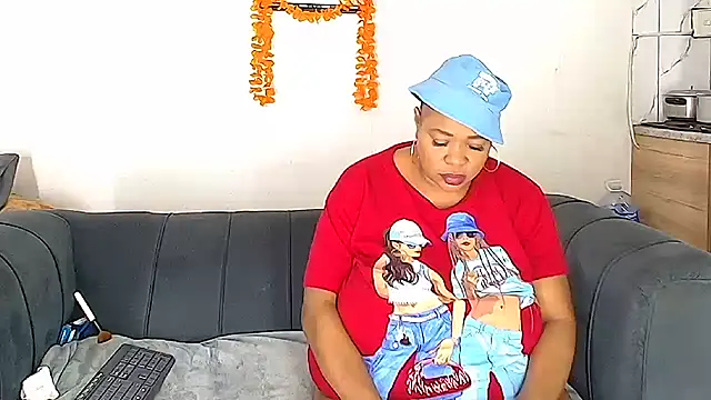 BUSTYQUEEN56  online show from 04.18.26