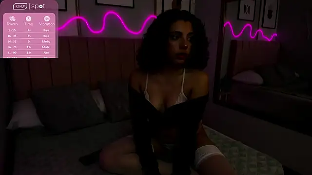 Snapshot of AURORAMILLSS chatting on 05.06.26 AURORAMILLSS online show from 05.06.26