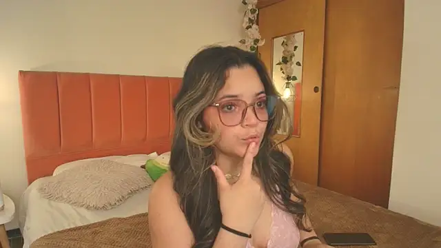 Snapshot of Shadya_ chatting on 05.01.26 Shadya online show from 05.01.26