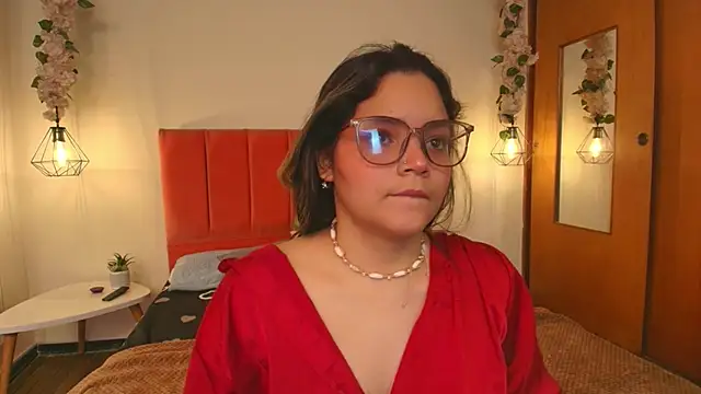 Snapshot of Shadya_ chatting on 05.15.26 Shadya online show from 05.15.26