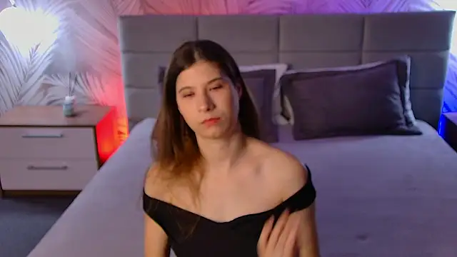 AuroraGlowe online show from 04.22.26