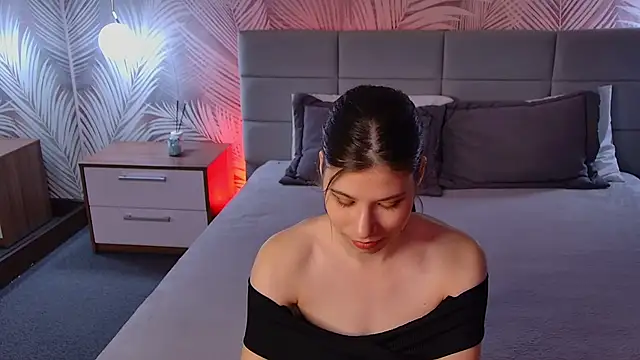 AuroraGlowe online show from 04.26.26